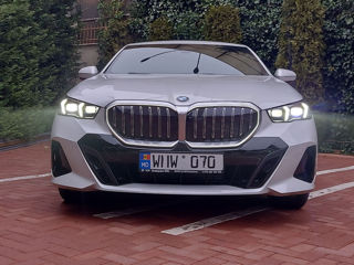 BMW 5 Series foto 2