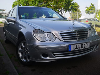 Mercedes C-Class foto 2