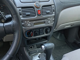 Nissan Almera foto 6