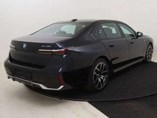 BMW i7 foto 2