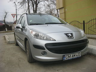 Peugeot 207 foto 1