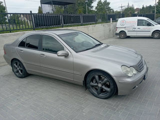 Mercedes C-Class foto 2