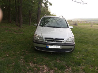 Opel Zafira foto 1