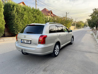 Toyota Avensis foto 3