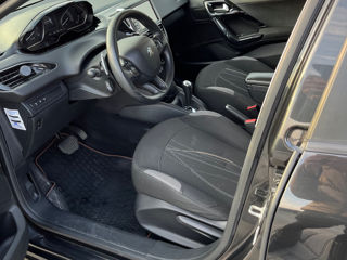 Peugeot 208 foto 4