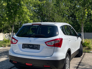 Suzuki S-Cross foto 2