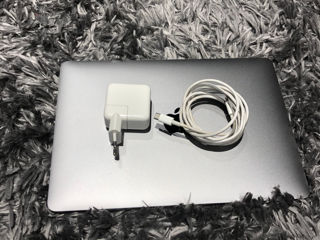 MacBook Pro 13 (4 thunderbold) i5/8/512Gb