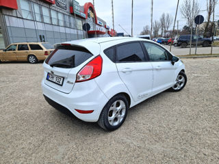 Ford Fiesta foto 5