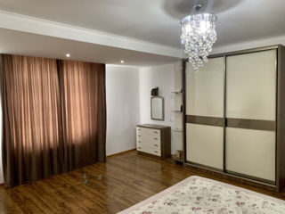 Apartament cu 3 camere, 135 m², Ciocana, Chișinău foto 4