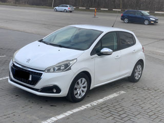 Peugeot 208 foto 3