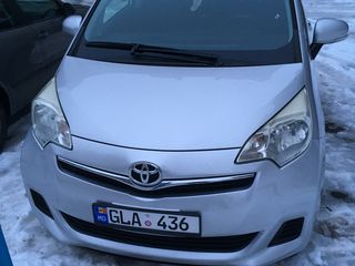 Toyota Verso-S foto 1