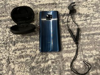 Продам Huawei mate 20 pro И наушники к ниму