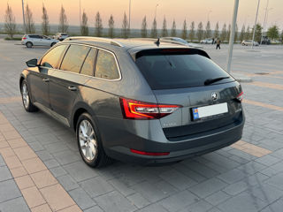 Skoda Superb foto 2