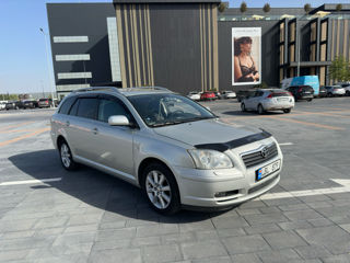 Toyota Avensis foto 1