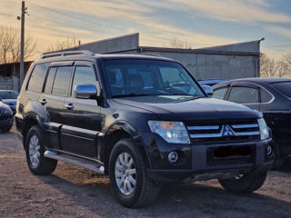 Mitsubishi Pajero foto 2