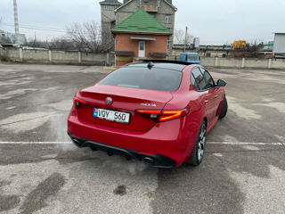 Alfa Romeo Giulia foto 5