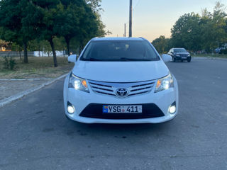 Toyota Avensis foto 2