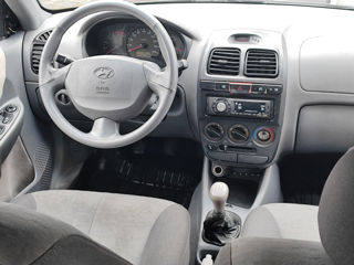 Hyundai Accent foto 9