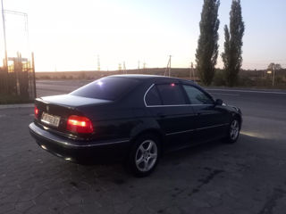 BMW 5 Series foto 2