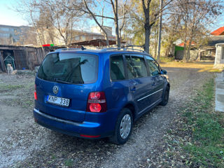 Volkswagen Touran foto 5