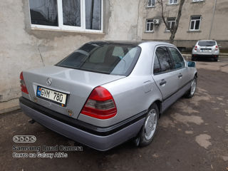 Mercedes C-Class foto 2