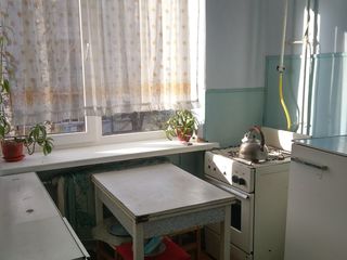 Apartament cu 3 camere, 50 m², Centru, Călăraşi, Călărași foto 5