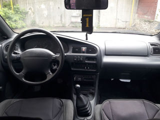 Mazda 323 foto 1