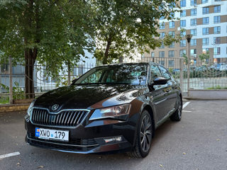 Skoda Superb foto 2