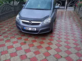 Opel Zafira фото 1