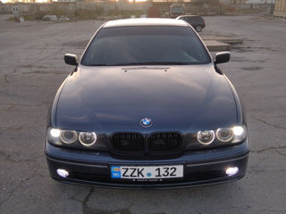 BMW 5 Series foto 1