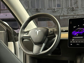 Tesla Model Y foto 6