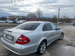 Mercedes E-Class foto 2