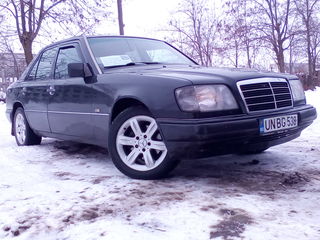 Mercedes Series (W124) foto 1