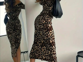 Rochie pe corp,leopard,nouă. foto 4