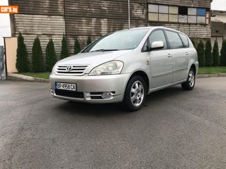 Toyota Avensis Verso foto 1