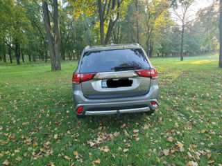 Mitsubishi Outlander foto 2