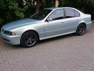 BMW 5 Series foto 1