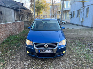 Volkswagen Touran foto 2