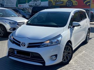 Toyota Verso foto 1