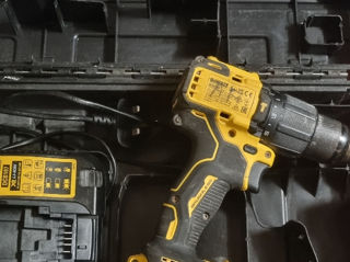 Шуруповёрт Dewalt  dcd 709 с 1 батареей на 2 ампера зарядка и кейс foto 2