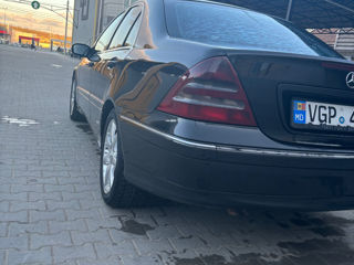 Mercedes C-Class foto 2