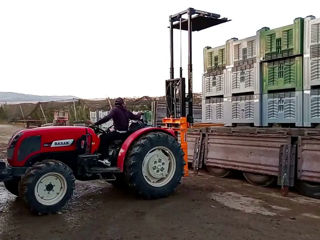 Stivuitor atasat la tractor. Погрузчик к трактору foto 1