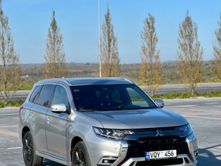 Mitsubishi Outlander foto 2