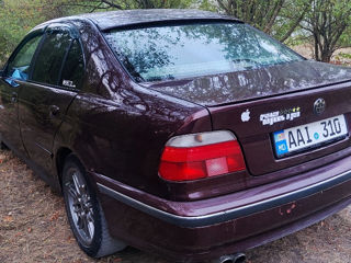 BMW 5 Series foto 1