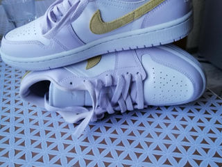 Nike Jordan 1 Low Barely Grape foto 3