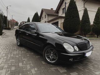 Mercedes E-Class foto 2