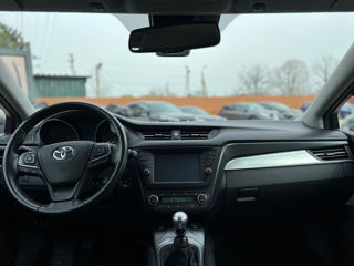 Toyota Avensis foto 13