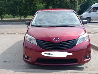 Toyota Sienna foto 3