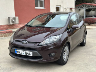 Ford Fiesta foto 2