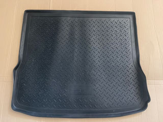 Продам полиуретановый коврик багажника Umbrella для Audi q5 400 лей